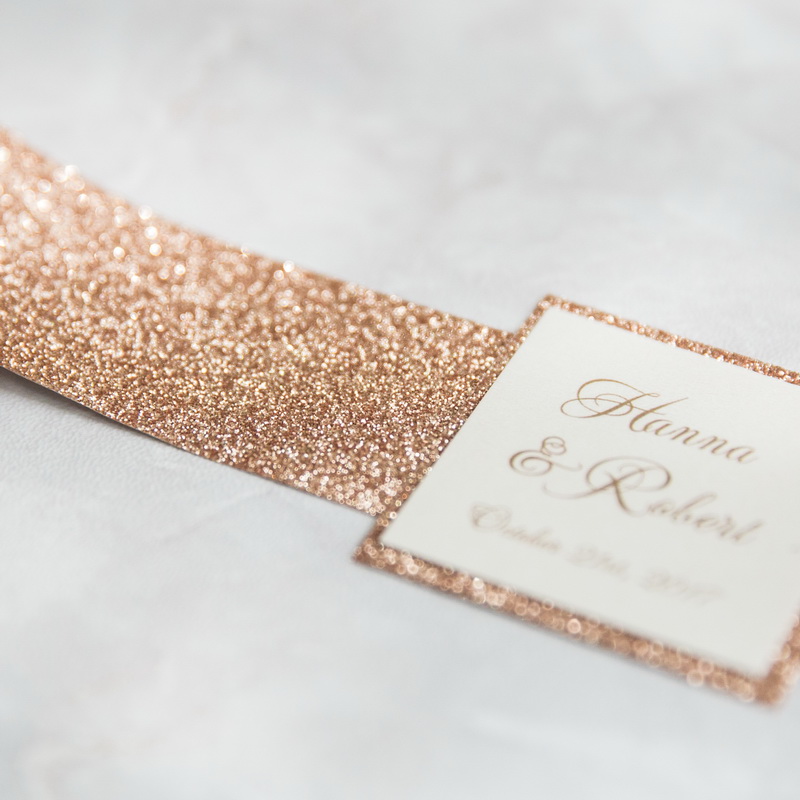 Etiqueta Brillante Clasica para Invitaciones B2
