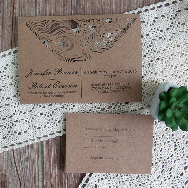 Atractivo pluma del pavo Corte Láser invitaciones WFL0096