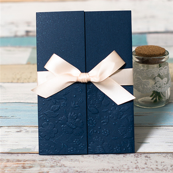 Elegante Flor Tarjetas de la Boda Con Cinta WZE1001