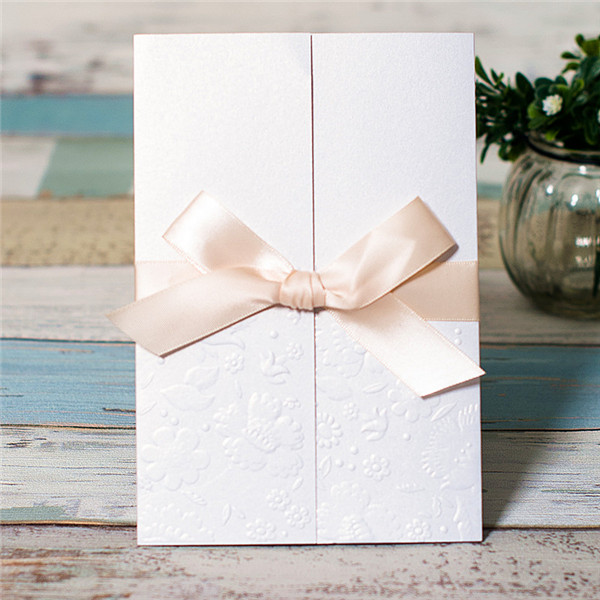 Elegante Flor Tarjetas de la Boda Con Cinta WZE1001