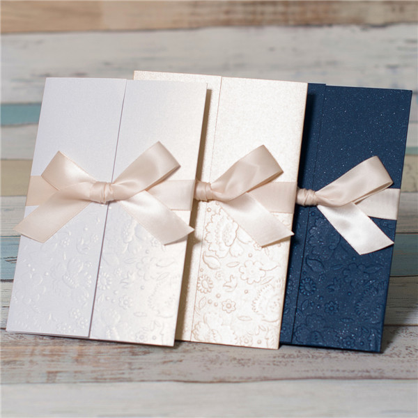 Elegante Flor Tarjetas de la Boda Con Cinta WZE1001